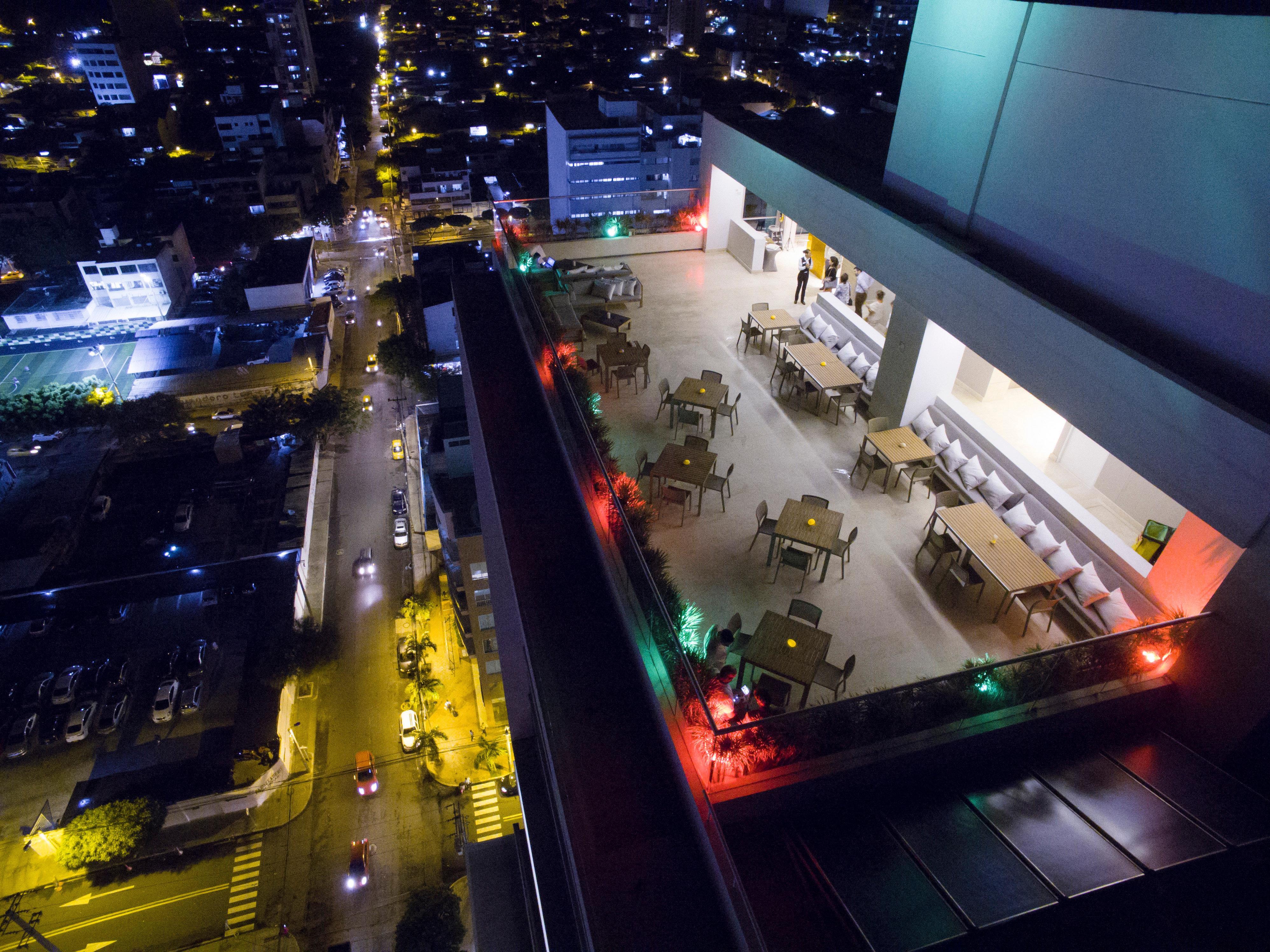 Holiday Inn Cucuta By Ihg Экстерьер фото Sky bar at the hotel