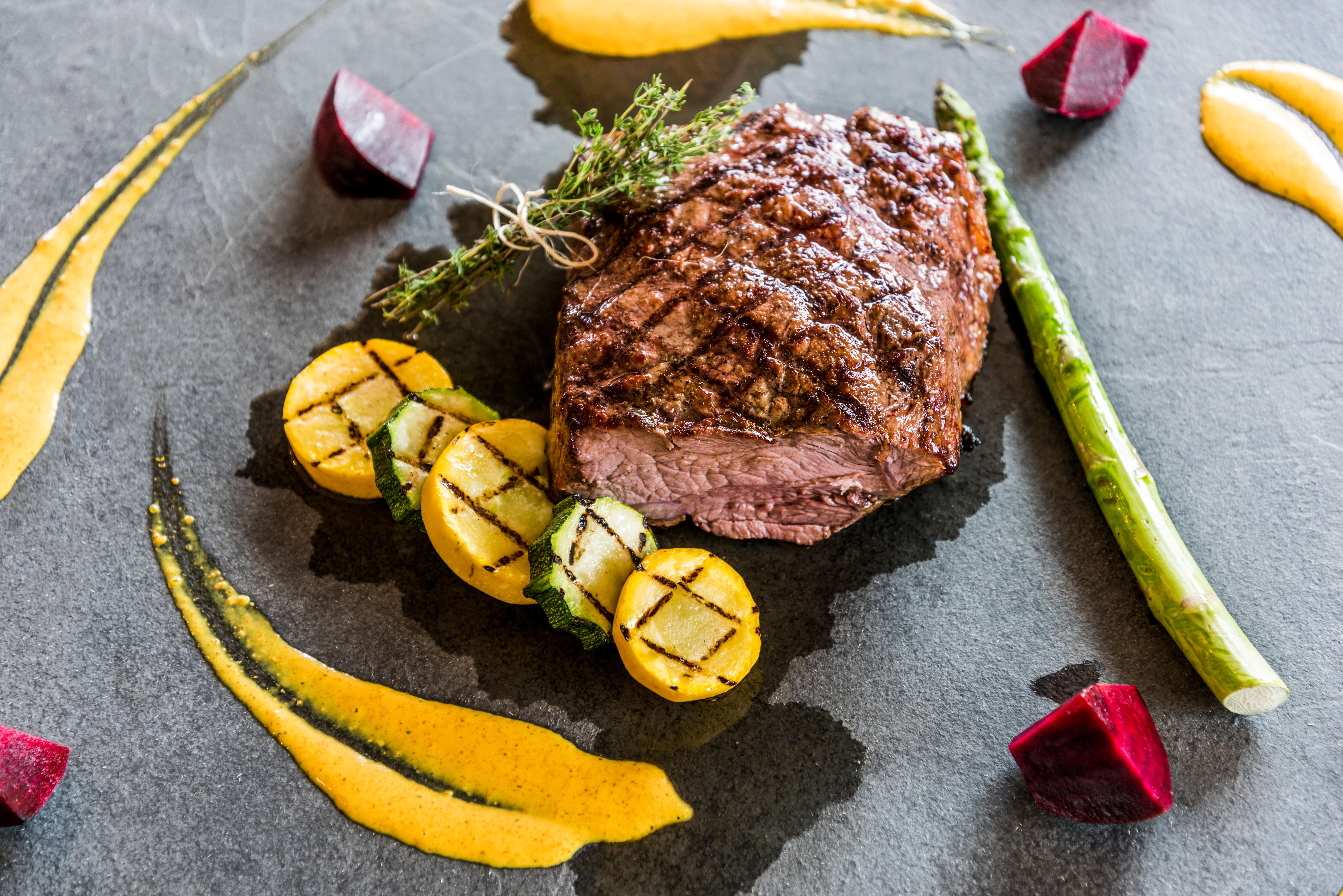 Holiday Inn Cucuta By Ihg Экстерьер фото A steak prepared with vegetables