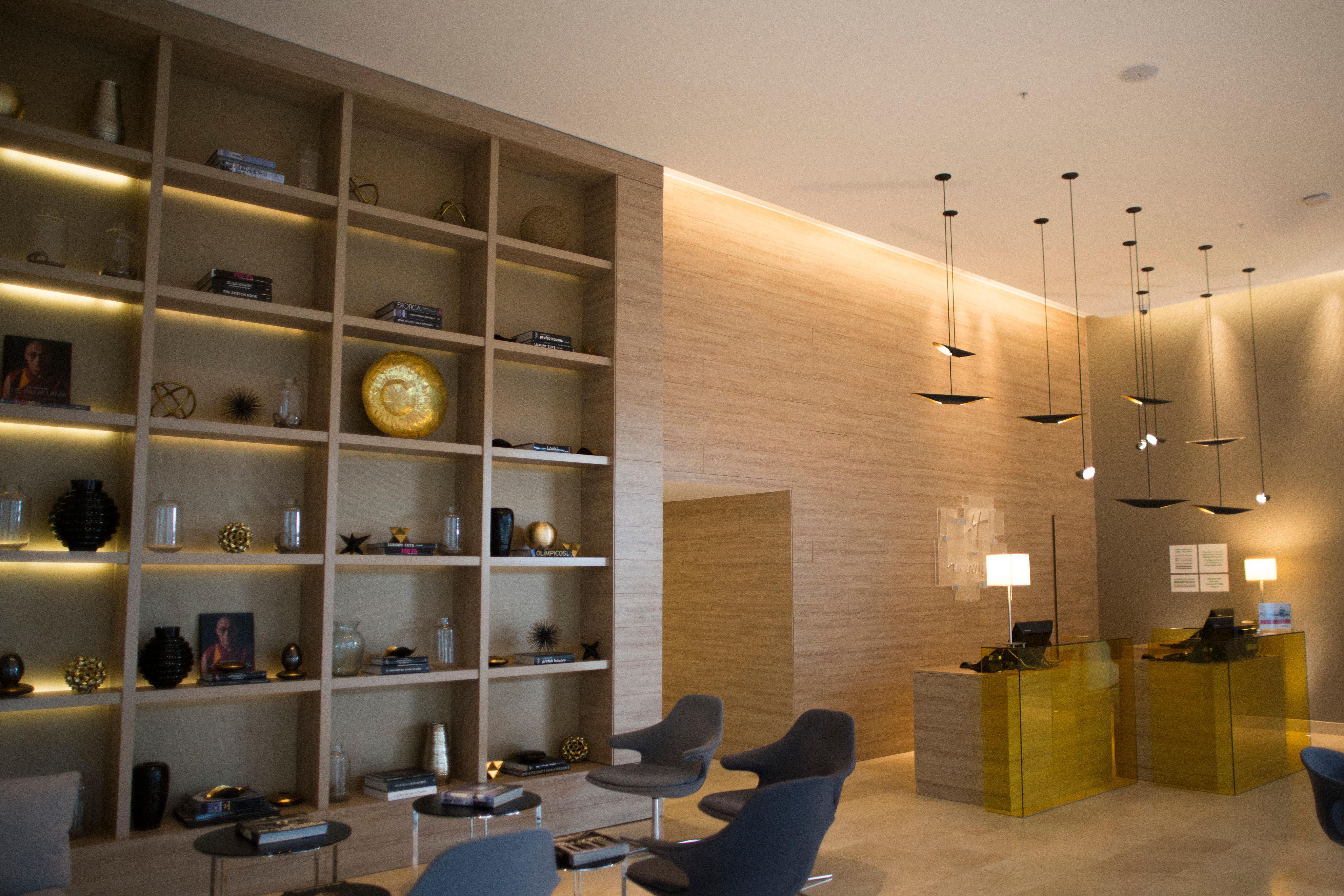 Holiday Inn Cucuta By Ihg Экстерьер фото The interior of the lounge