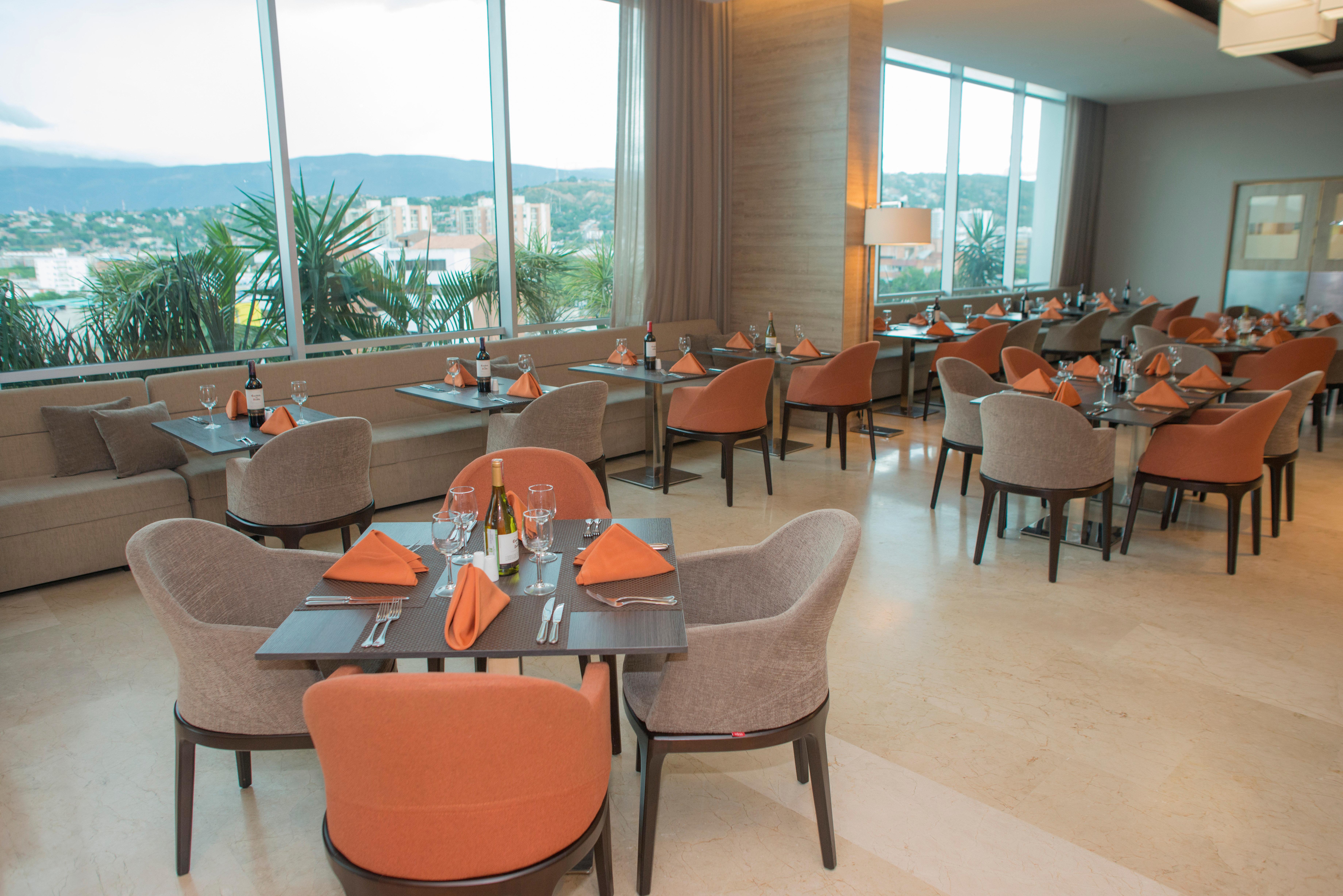Holiday Inn Cucuta By Ihg Экстерьер фото The restaurant