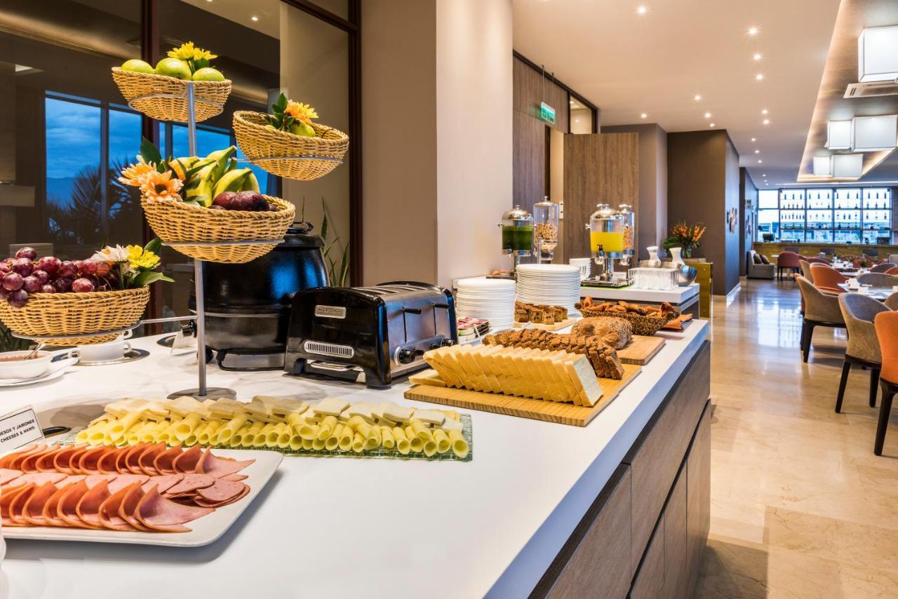 Holiday Inn Cucuta By Ihg Экстерьер фото The lounge at the airport